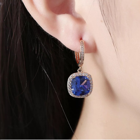 5.0 CT SWAROVSKI Crystal earrings 18K Gold Filled - Picture 5 of 5